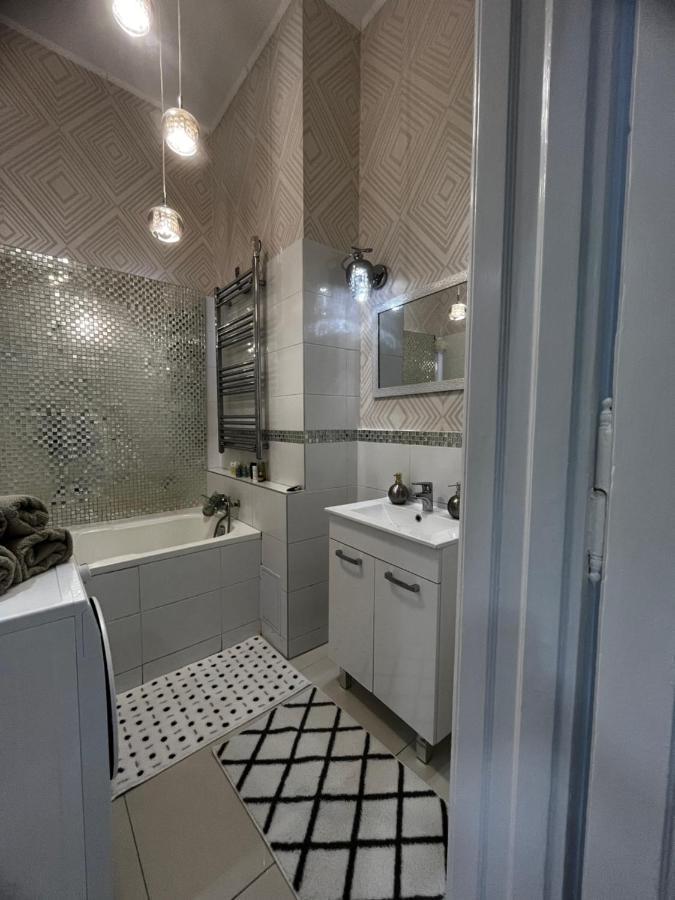 White Luxury Apartment บูดาเปสต์ ภายนอก รูปภาพ